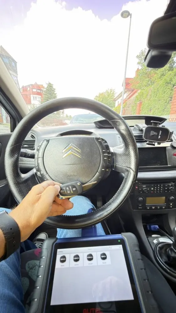 Klucz do auta Citroën — realizacja DiKey